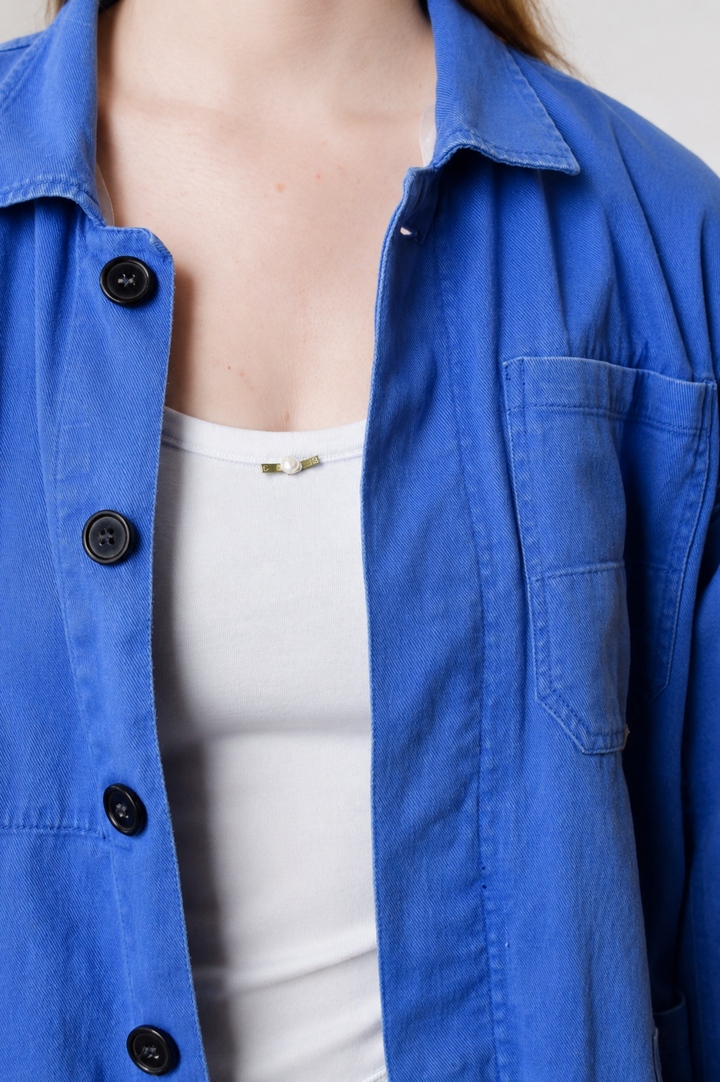 Avet Tank Top i Powder Blue med Rosedetalje 